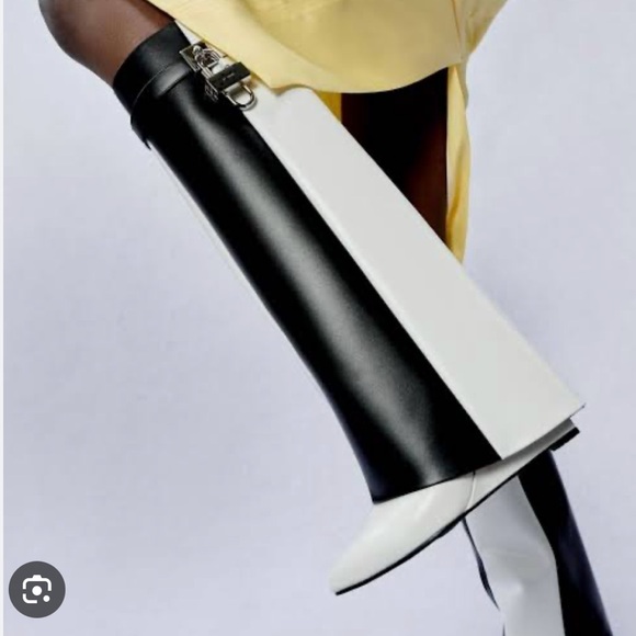 NEW Limited Edition Givenchy Disney Shark Lock Boot - Picture 2 of 15